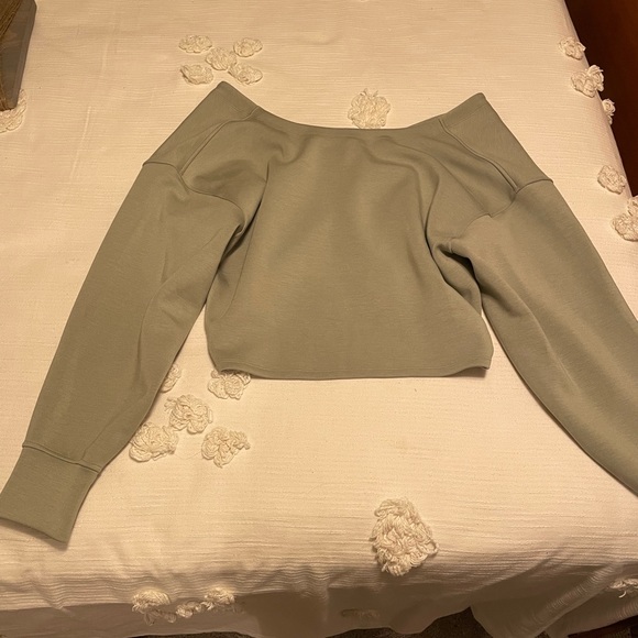 Lululemon twist back to front pullover/green fern sz 6 - Picture 4 of 4